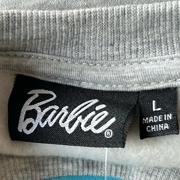 1837- Barbie Sweatshirt Junior Girl Size L NWT - Picture 3 of 7